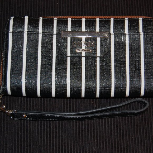 Guess Black & White Striped Wristlet  W/ Multiple Pockets  8 1/2" x 4 1/2" - Picture 3 of 14